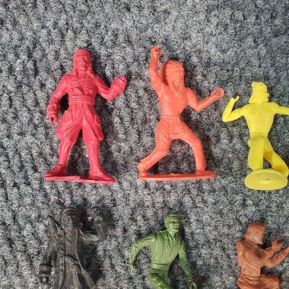 Large lot of MPC Ring Hand Figures 60s 70s Red Green Yellow Army Indian Cowboy - Picture 8 of 11